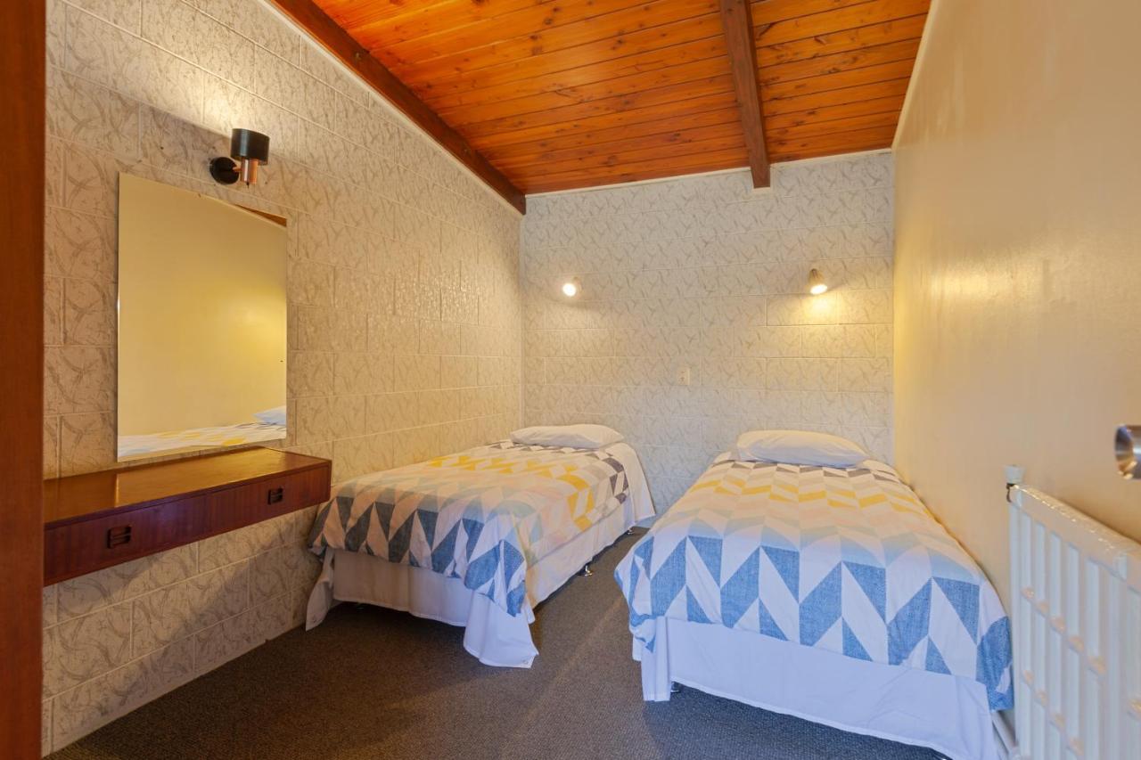 Aaryn Court Motel Роторуа Екстериор снимка