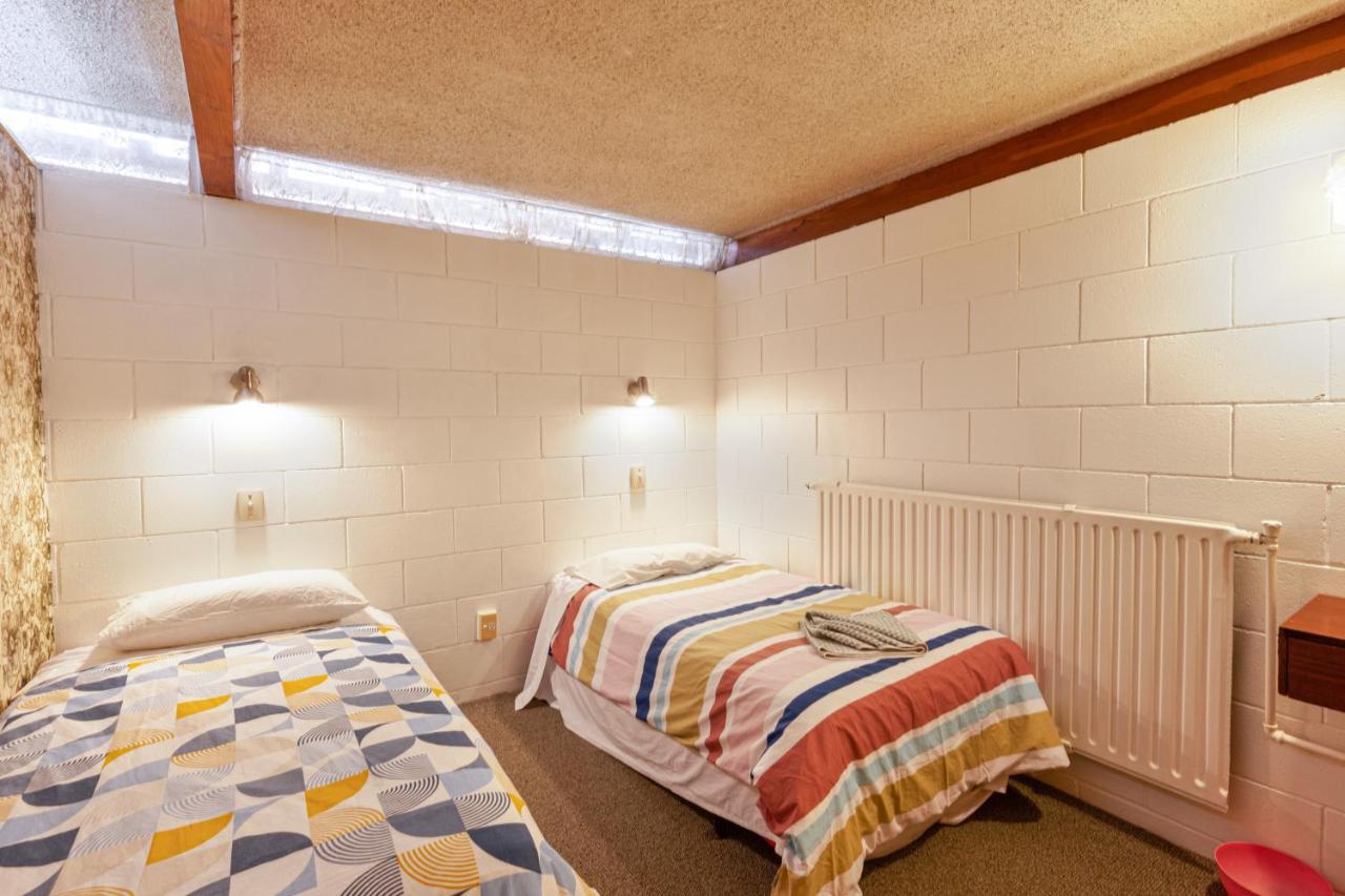 Aaryn Court Motel Роторуа Екстериор снимка